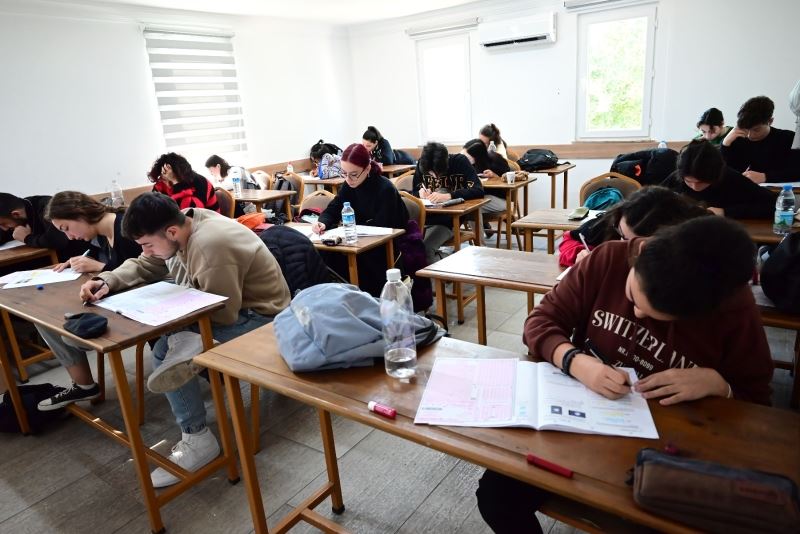 Öğrenciler, Türkiye geneli deneme sınavına girdi