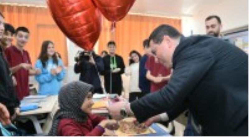 Başkan Tütüncü’den, Büşra’ya doğum günü sürprizi