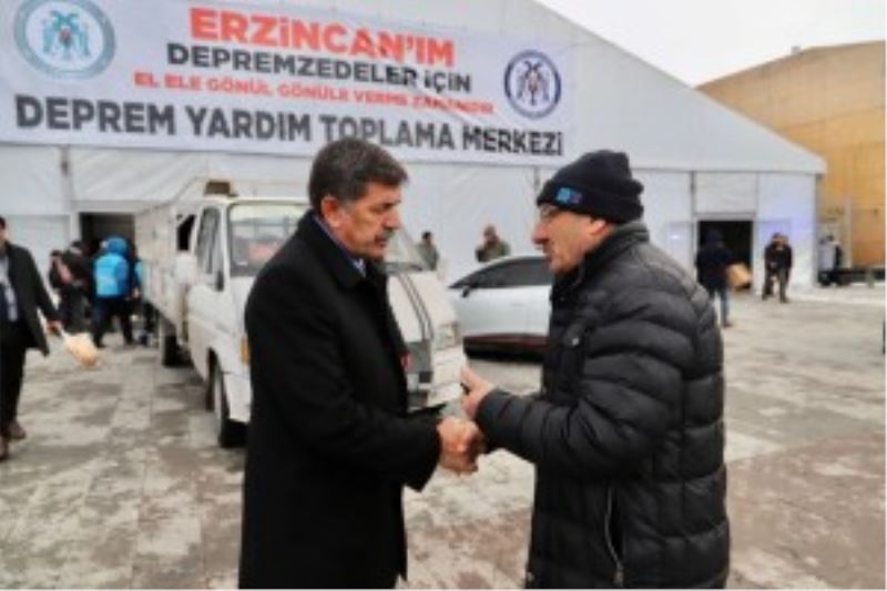 Belediye Başkanımız Sayın Bekir Aksun,  Dörtyol’da kurulan yardım toplama merkezini ziyaret ederek yetkililerinden bilgiler aldı.
