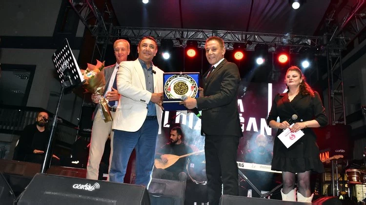 27. ULUSLARARASI GÜMÜŞHANE KUŞBURNU-PESTİL-KÜLTÜR VE TURİZM ŞENLİĞİ MUHTEŞEM KONSERLE FİNAL YAPTI