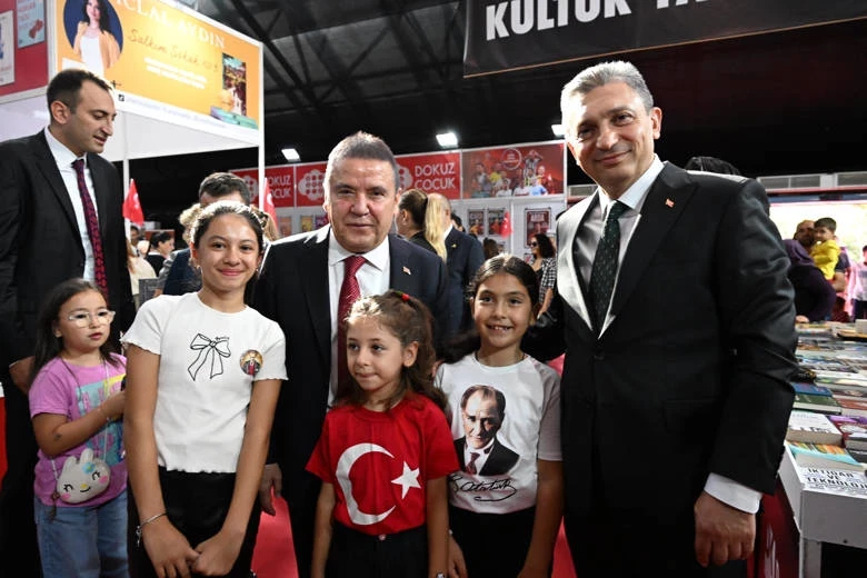 Antalya Valisi Şahin’den Antalya Kitap Fuarı’na ziyaret