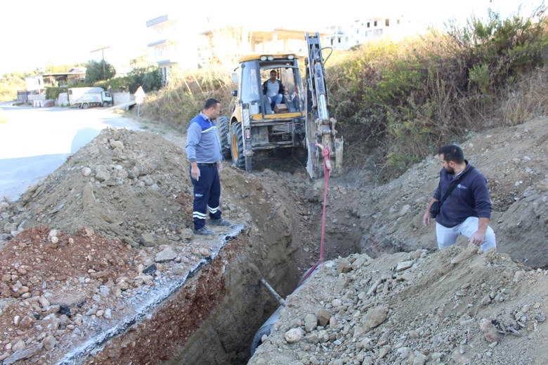 Manavgat’ta bozulan yollar onarılıyor