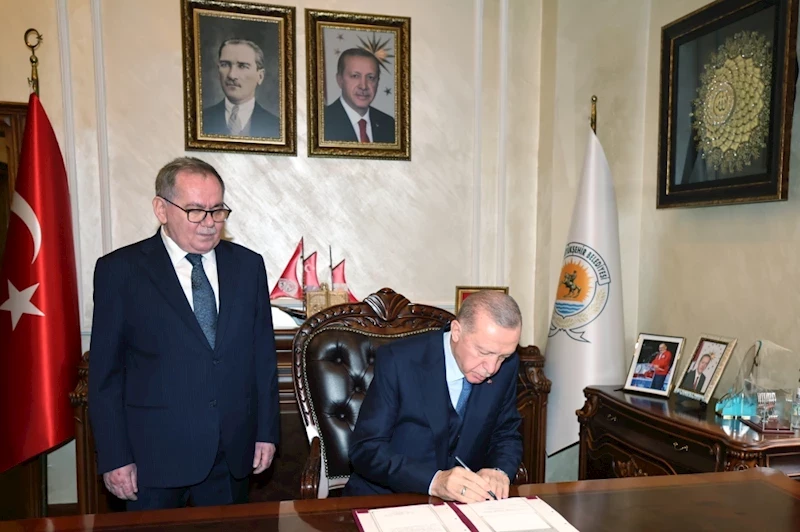 Cumhurbaşkanı Recep Tayyip Erdoğan, Büyükşehir Belediyesi’ni ziyaret etti