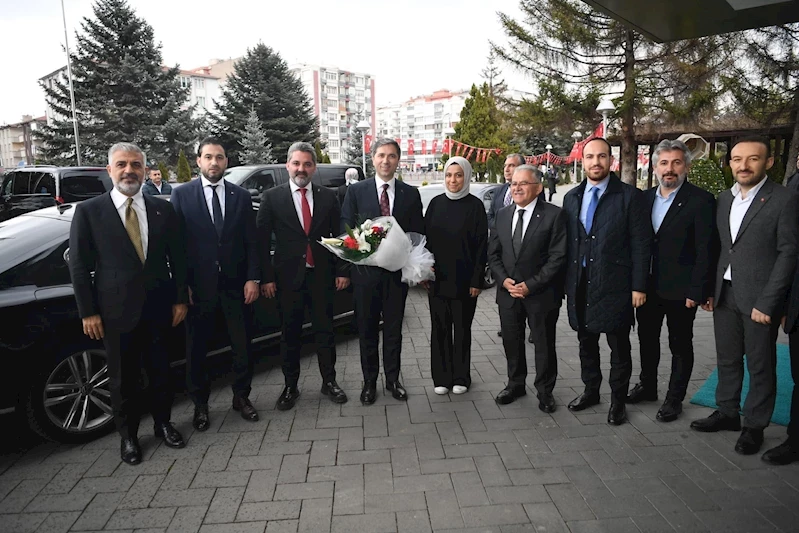 Büyükkılıç’a, AK Parti Genel Başkan Yardımcısı Sırakaya’dan Ziyaret