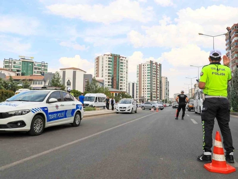 Diyarbakır’da Polis Ekipleri Yeni Eğitim-Öğretim Yılının Başlamasıyla Denetimler Gerçekleştirdi