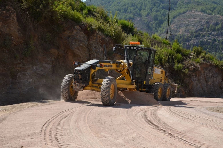 Alanya Dim grup yolunda asfalt hazırlığı